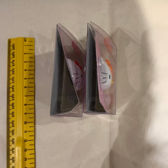 Lot of 2 Hello Kitty 3D Magnets Japan - Picture 4 of 6